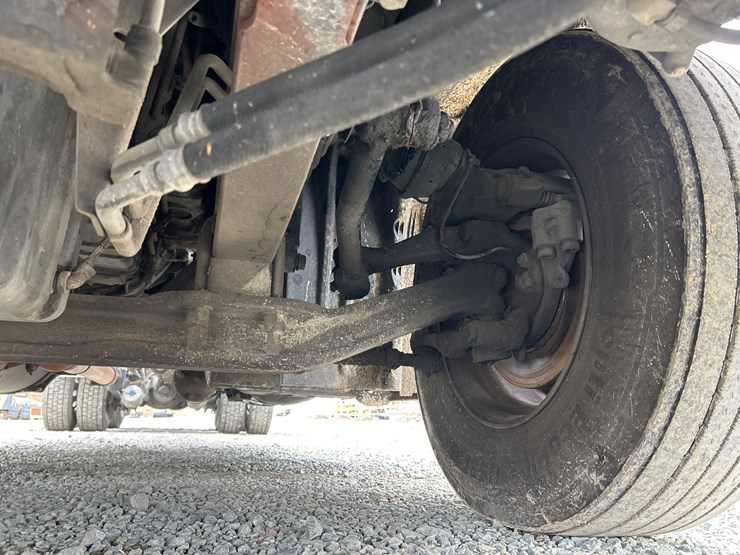 2017-massey-ferguson-8-image-32