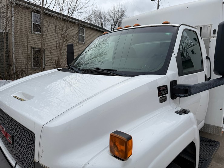 #1048-•-2009-gmc-c5500-specialty-service-truck-image-10