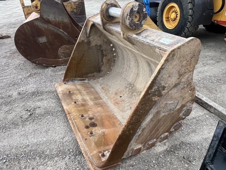 cat-72"-muck-bucket-image-2