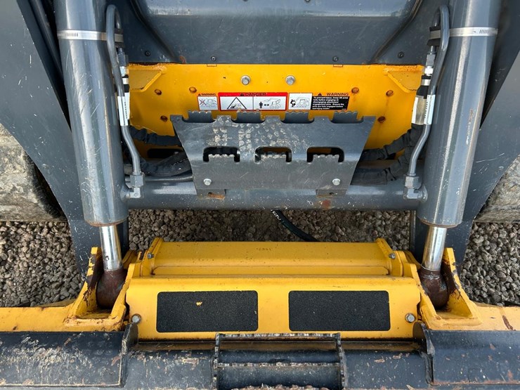 2024-deere-325g-image-10