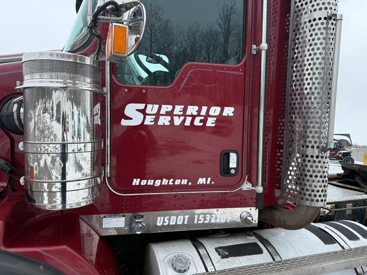 2011-kenworth-t800-image-12