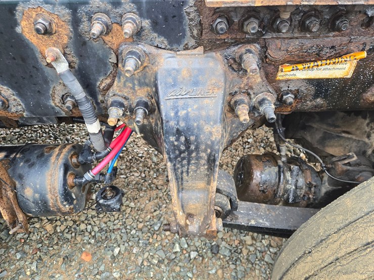 2016-freightliner-cascadia-125-image-32