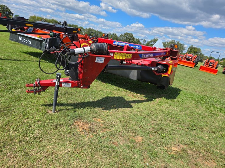 2022-new-holland-210-image-31