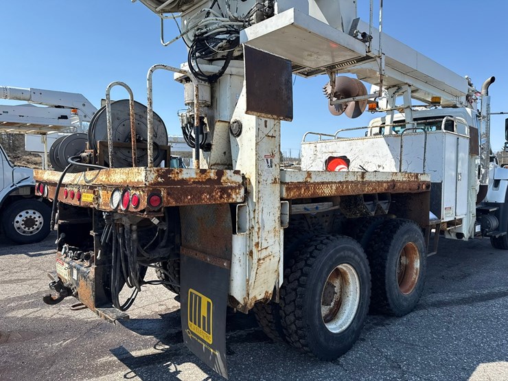 2010-international-7400-image-42