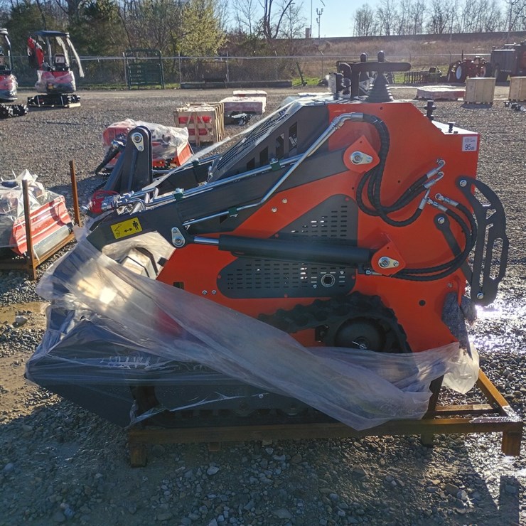 #L19-012 • 2026 TPM T460 Mini Skid Steer