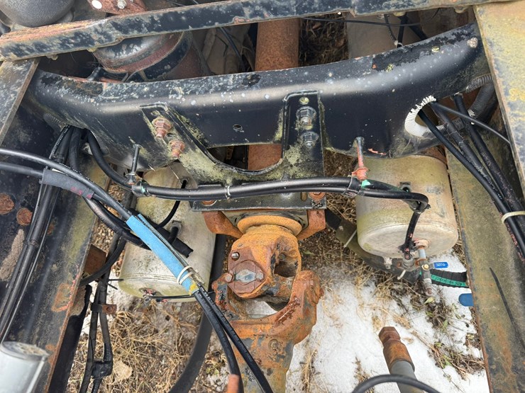 #1117-•-volvo-whitegmc-day-cab-truck-tractor-image-36