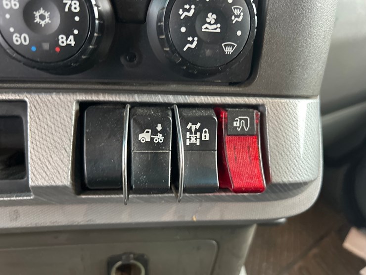 2016-kenworth-t680-image-57