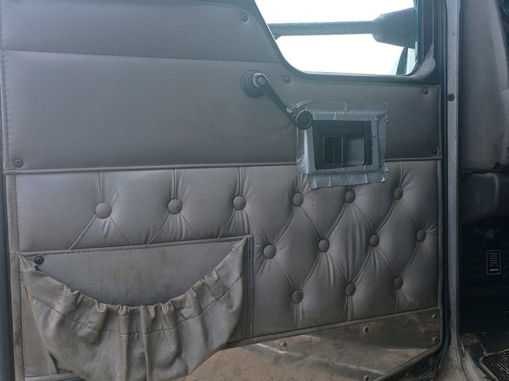 2002-kenworth-t600-image-53