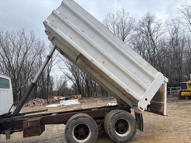 1997-ford-lt8000-image-64