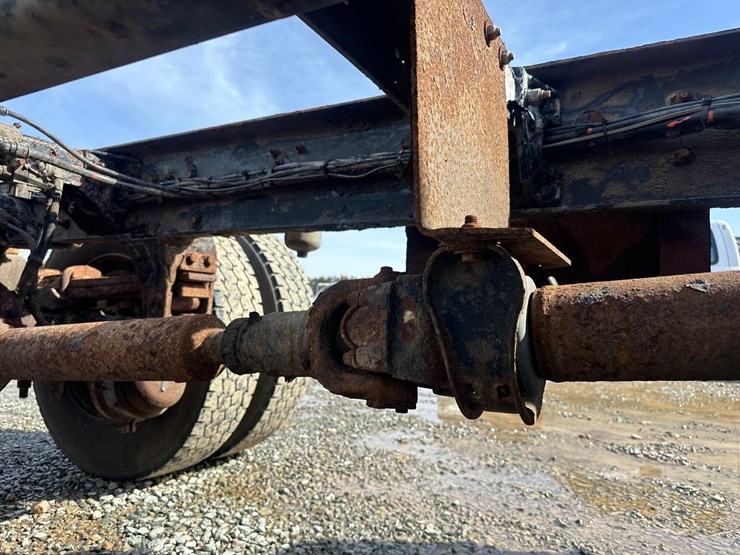 2015-peterbilt-337-image-53