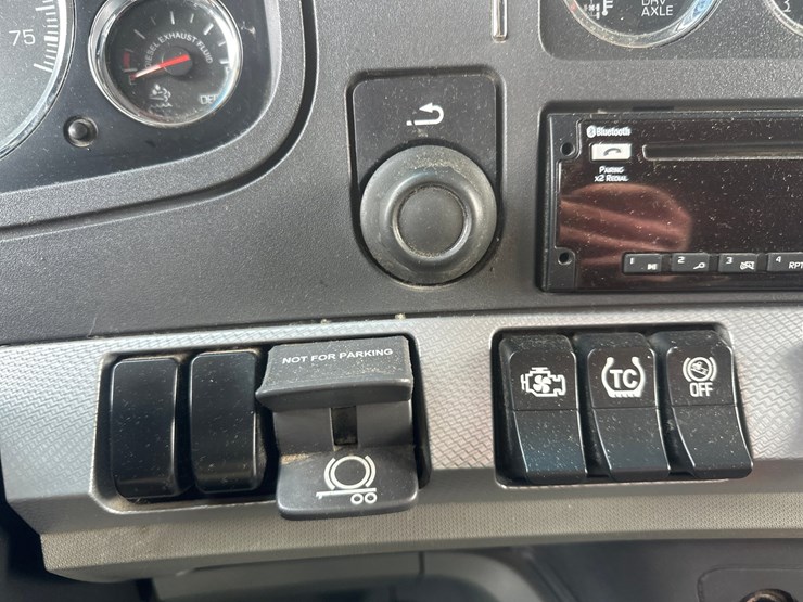 2020-kenworth-t680-image-45