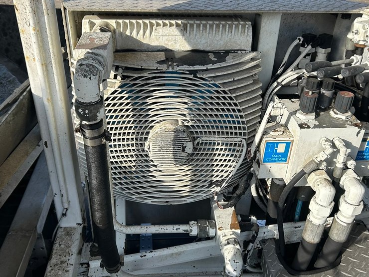 #2237-•-2006-mack-tri-axle-concrete-placement-truck-image-35