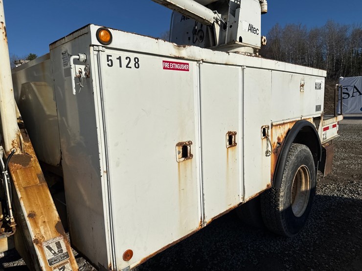 1998-freightliner-fl70-image-26