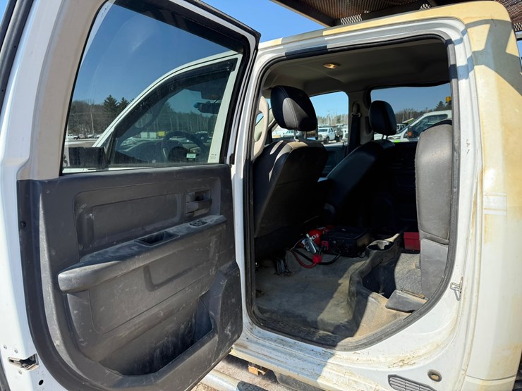 #2047-•-2012-ram-5500-heavy-duty-4x4-service-truck-image-36