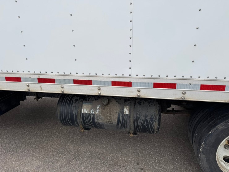 2019-isuzu-nrr-image-27