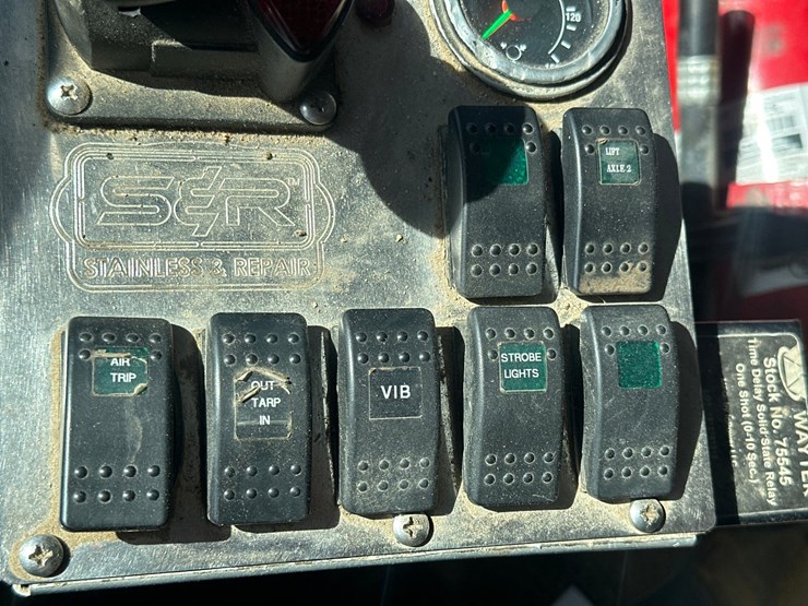 2012-international-7600-image-35