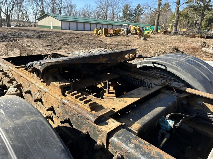 2005-peterbilt-379-image-24