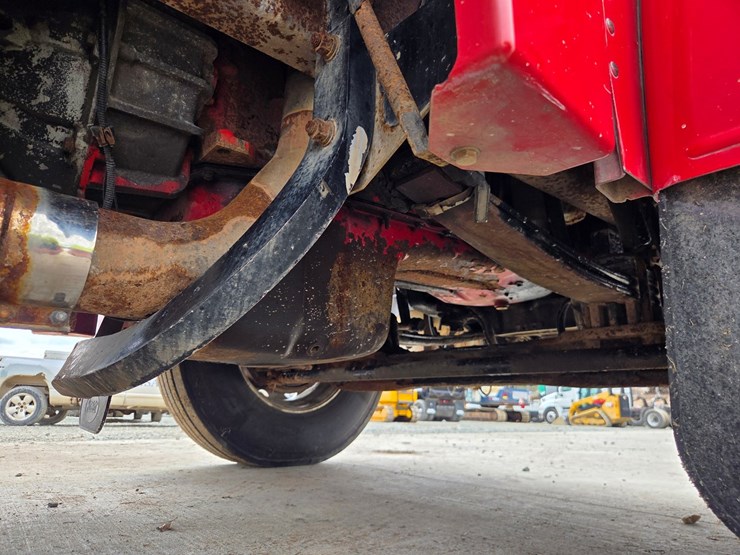 2002-peterbilt-379-image-51