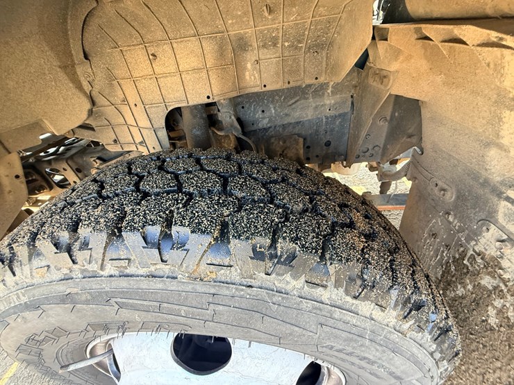 2002-isuzu-npr-image-40