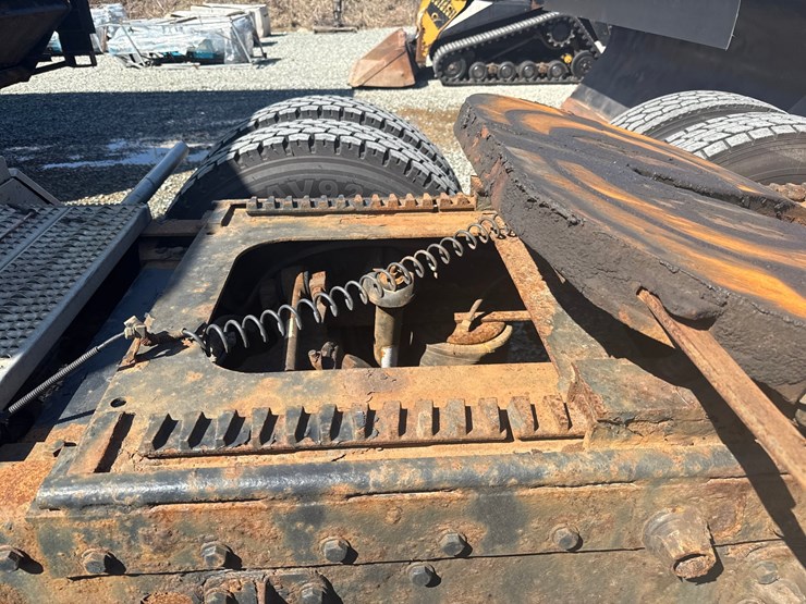 1994-peterbilt-359-image-31