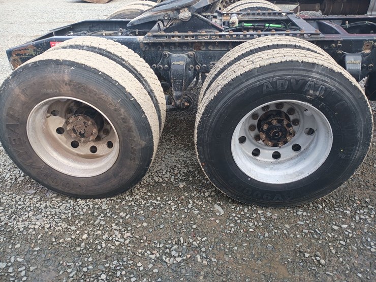 2012-massey-ferguson-8-image-69