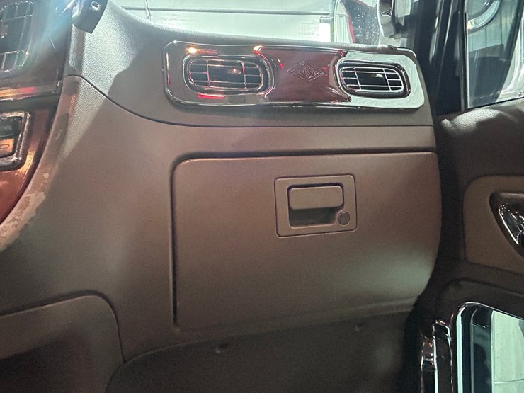 2007-peterbilt-379-image-56