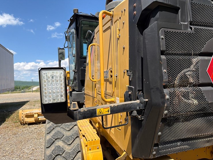 2018-caterpillar-12m3-image-72