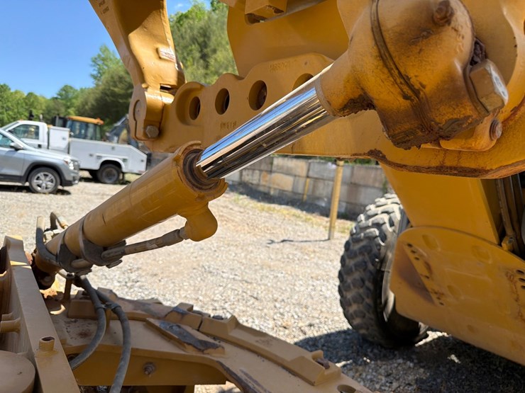 2018-caterpillar-12m3-image-19