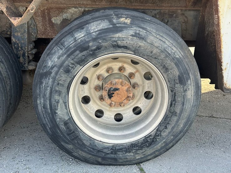 peterbilt-365-image-114