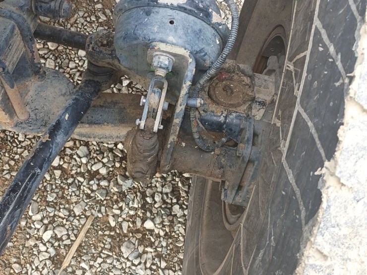 2012-massey-ferguson-8-image-44