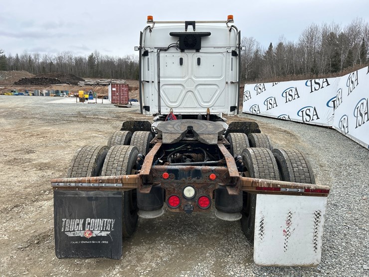 2017-massey-ferguson-8-image-4