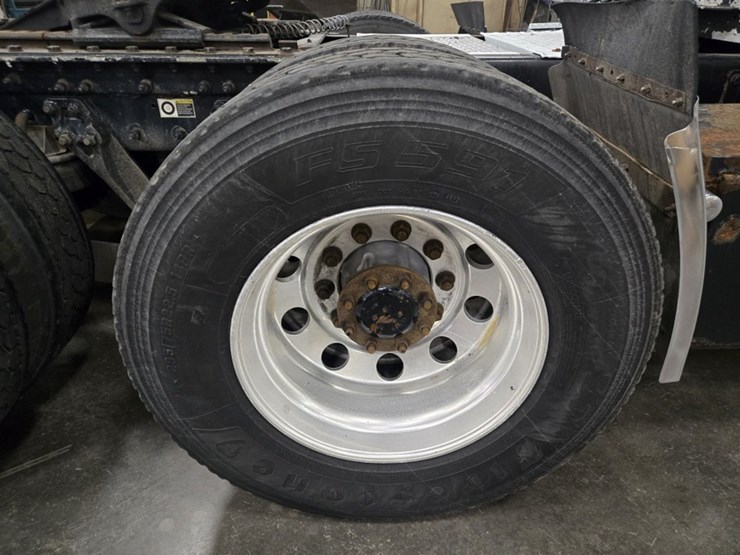 2017-kenworth-t680-image-77