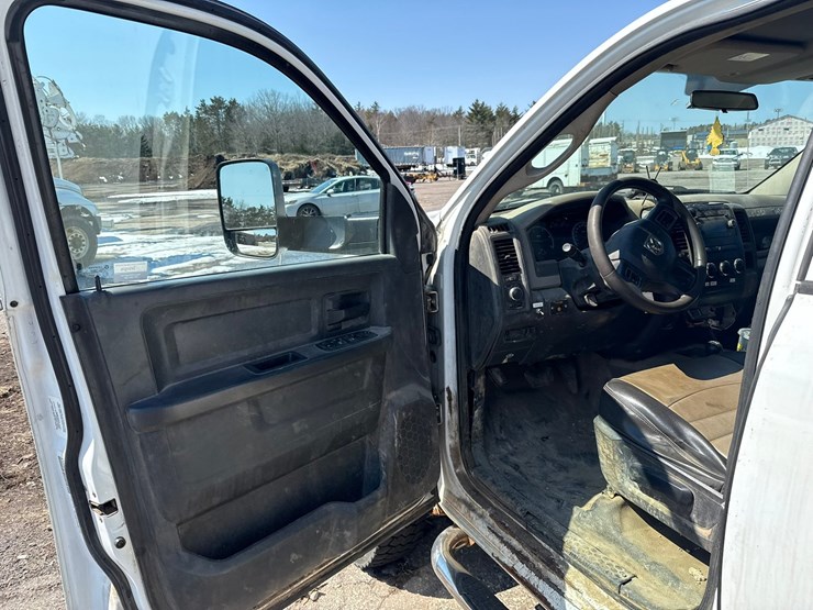 #1065-•-2013-ram-5500-heavy-duty-service-truck-image-22