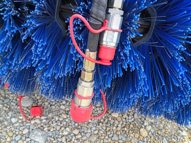 #23932-•-sweeper-mini-skid-steer-attachment-image-10