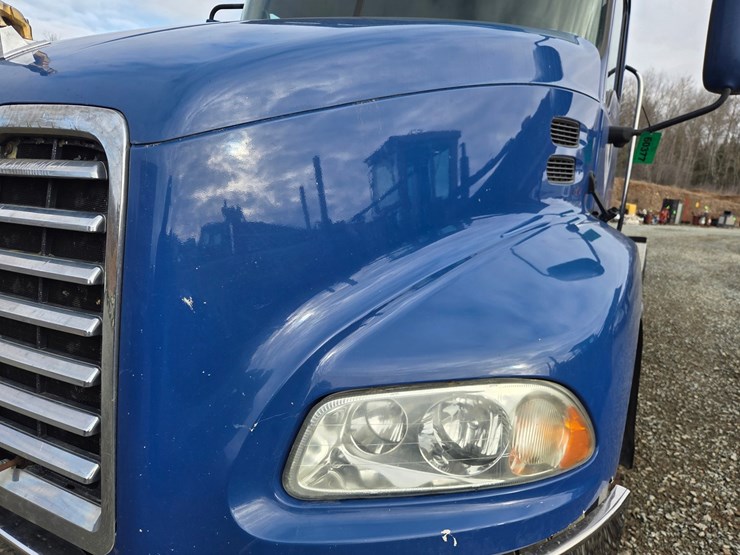 2007-massey-ferguson-8-image-12