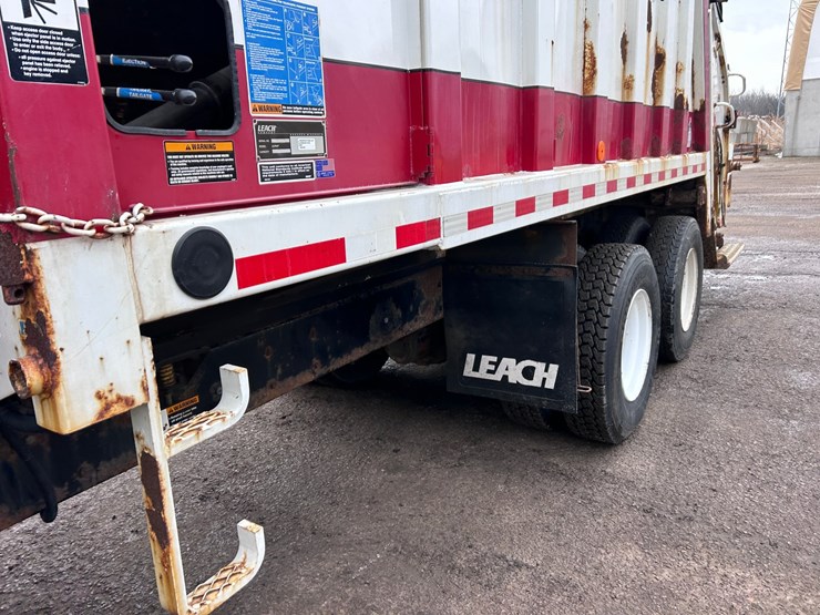 2003-international-7400-image-13