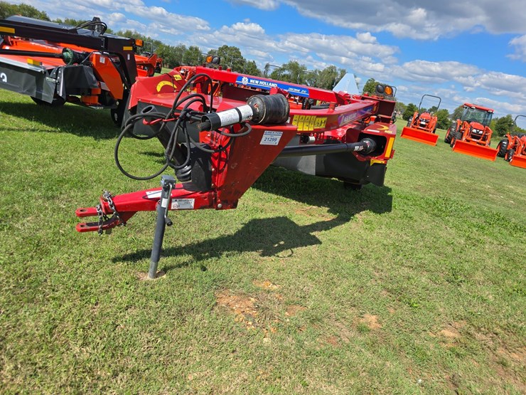 2022-new-holland-210-image-32