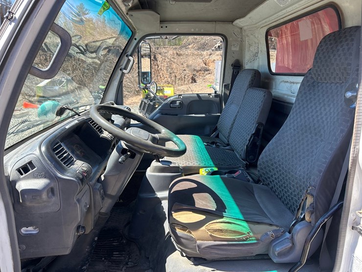 2005-isuzu-nqr-image-49