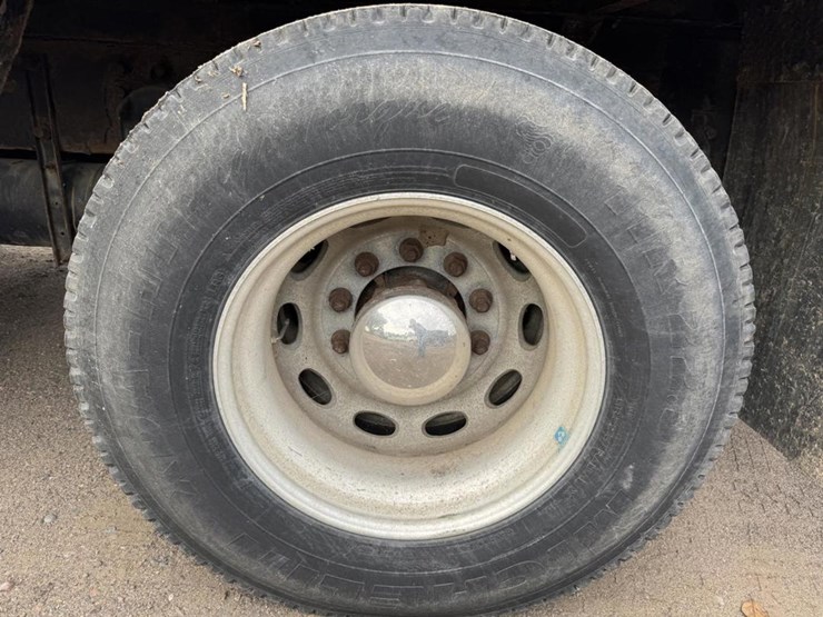 2003-peterbilt-330-image-78