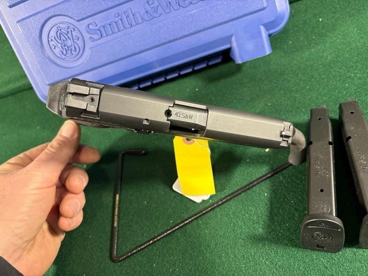 smith-&-wesson-m&p-40---40-s&w-pistol-image-13