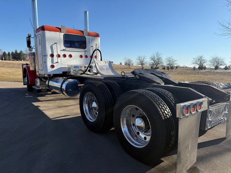 1974-peterbilt-359-image-8