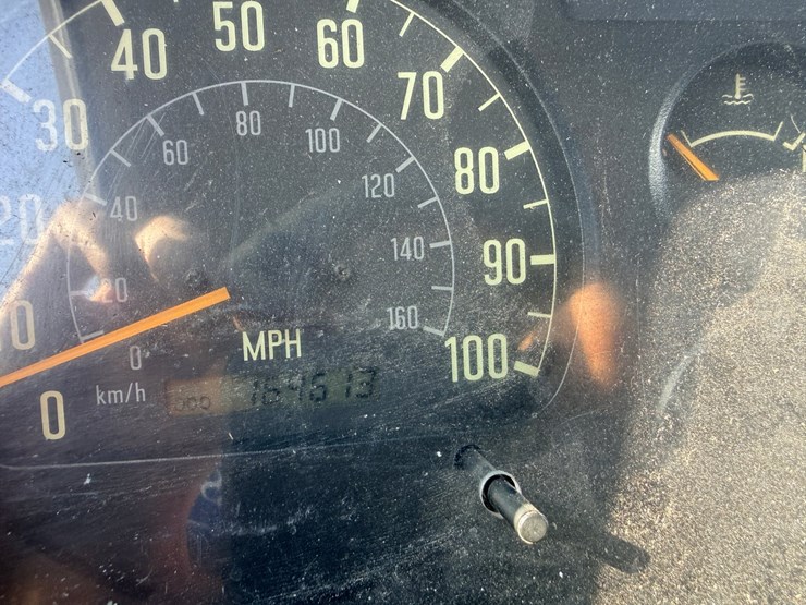 2001-isuzu-npr-image-38