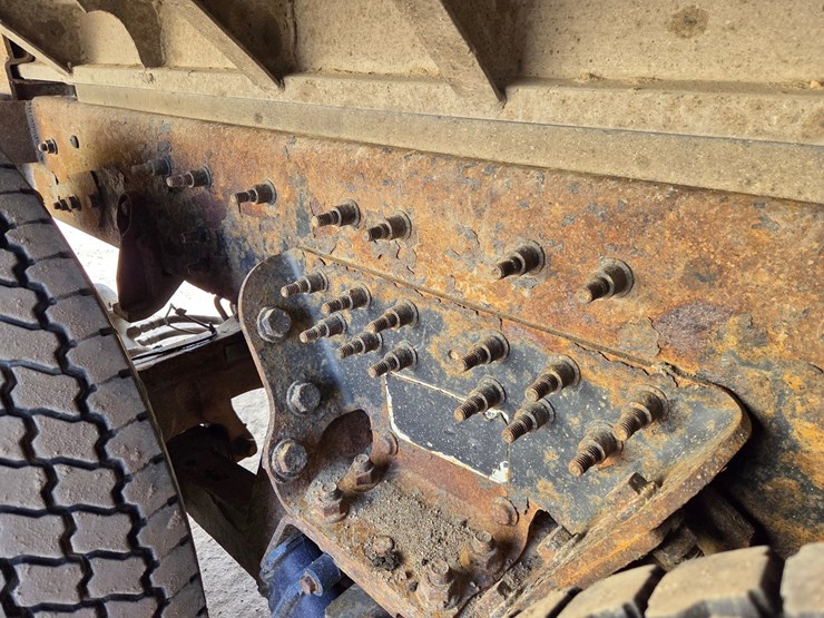 2012-international-7600-image-31