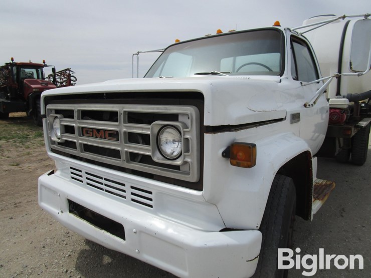 1977-gmc-6500-flatbed-truck-w/nurse-tanks-image-14
