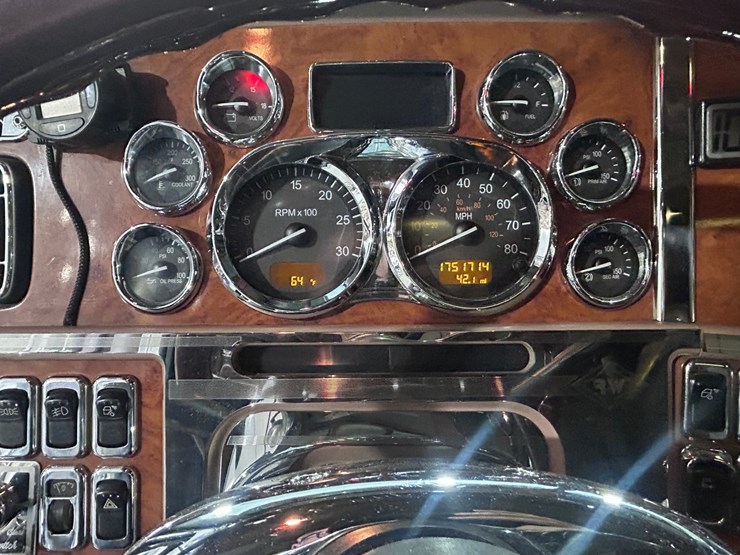 2007-peterbilt-379-image-64