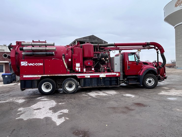 #1690-•-2013-international-7500-6x4-hydro-excavation-truck-image-6