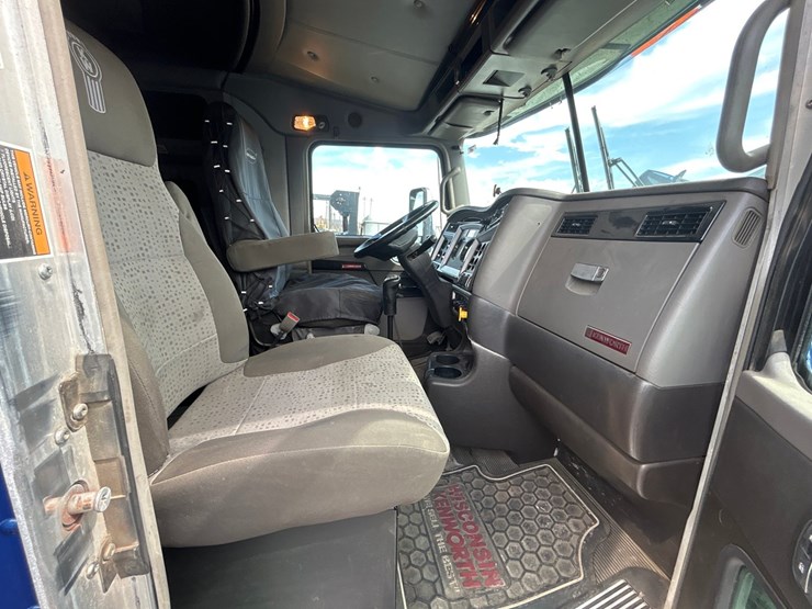 2017-kenworth-t660-image-53