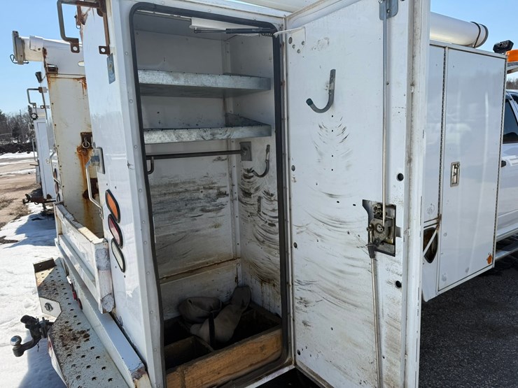 #1061-•-2016-ram-5500-heavy-duty-service-truck-image-15