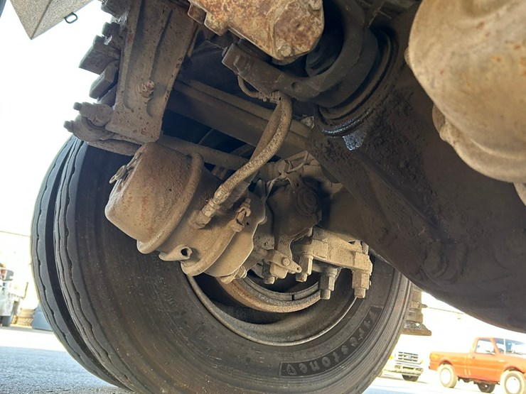 peterbilt-365-image-67