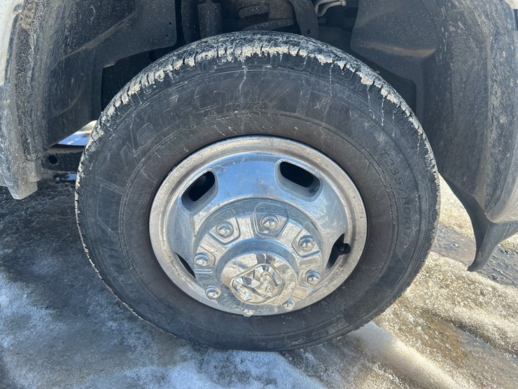 2020-dodge-3500-image-65